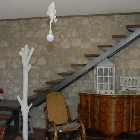 Macole Bed & Breakfast *